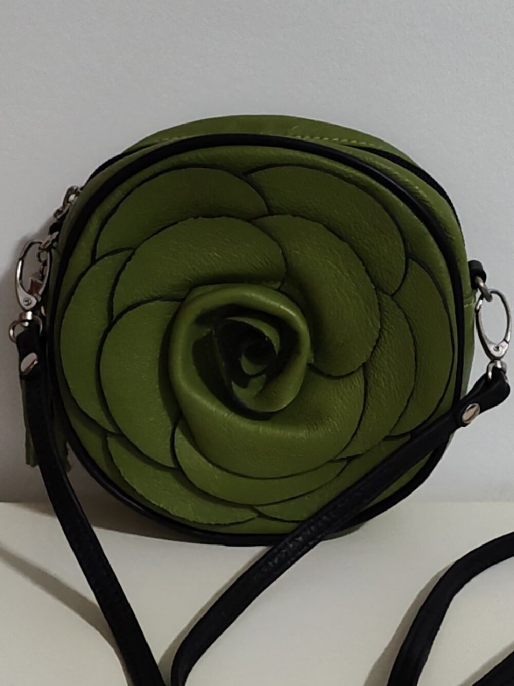 Vera Pelle genuine leather green & black flower crossbody bag, EUC